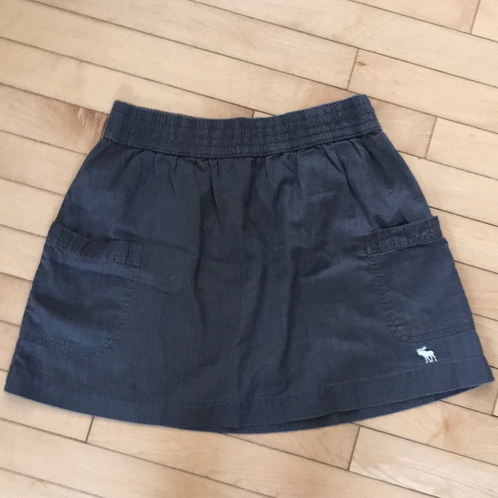Ladies A&F grey skirt